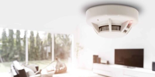 Détecteur de fumée plafond : sécurité incendie optimale.