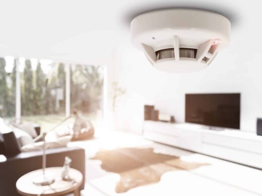 Détecteur de fumée plafond : sécurité incendie optimale.